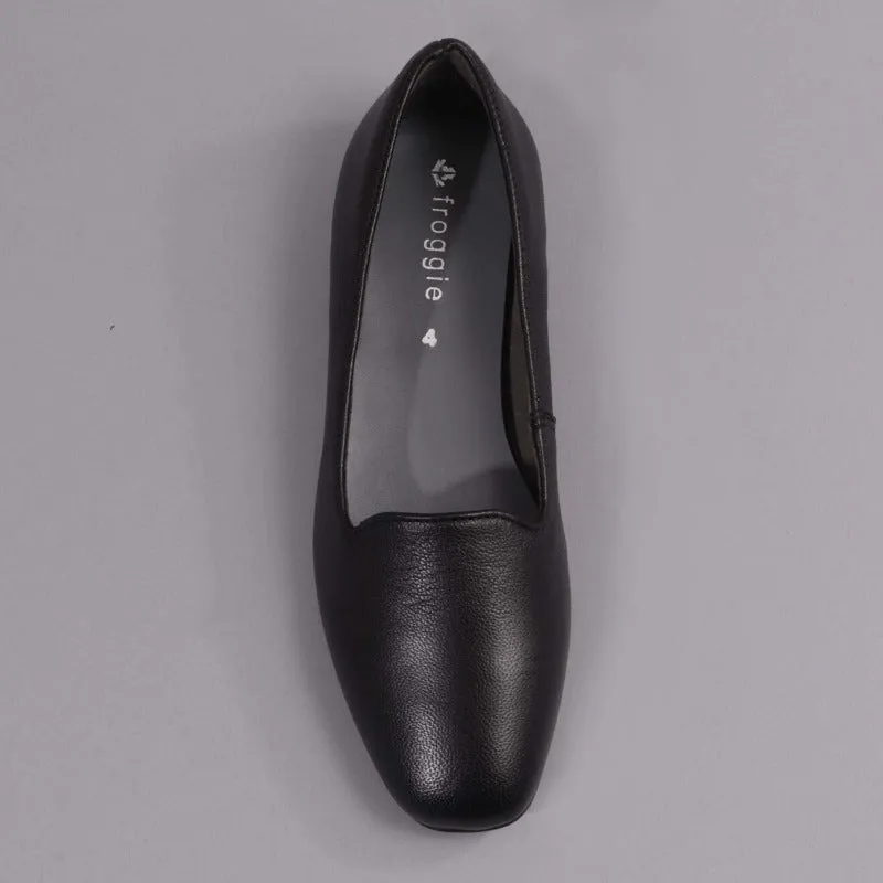 Slipper Cut Pump in Black - 12467